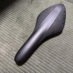 fi'zi:k ARIONE R1 サドルのサムネイル