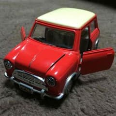 ブリキ 車のオモチャのサムネイル