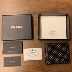 PRADA プラダ  二つ折り財布  スタッズのサムネイル