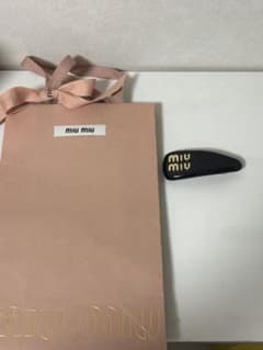 【本日限定】miumiu ヘアピン ブラックのサムネイル