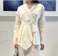 【美品・現行品】ESTNATION ペプラムブラウス 長袖 36のサムネイル