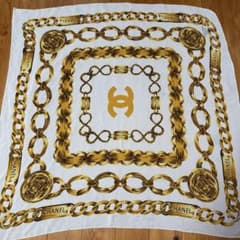 CHANEL 大半スカーフ ゴールドチェーン シャネルロゴ 上品 ノベルティ