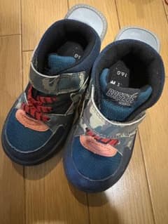 子供の靴のサムネイル
