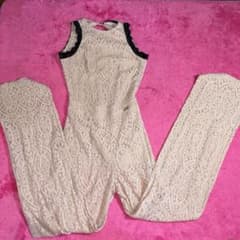 美品GUESS 総レース オールインワン ピンクベージュ系 サイズXSのサムネイル