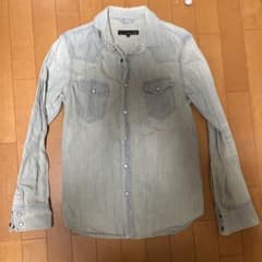 淡いデニムボタンアップシャツのサムネイル