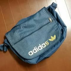 アディダスオリジナルス　カバンのサムネイル