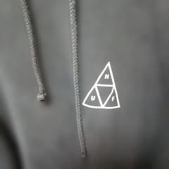 HUF パーカー ブラック Mサイズメンズシンプルのサムネイル