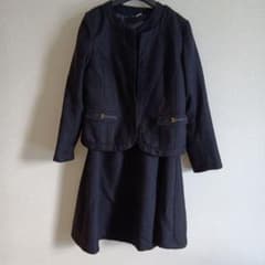 黒のジャケットとフレアドレスセットのサムネイル