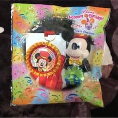 ディズニー バースデーメダルとぬいぐるみバッジのセットのサムネイル