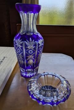 切子　花瓶・灰皿セット 切子紫色カットガラス花瓶と灰皿セット - メルカリ