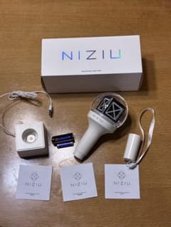 NIZIU 公式ライトスティック ホワイト　ペンライトのサムネイル