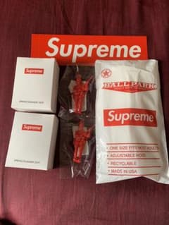 SUPREME ノベルティのサムネイル