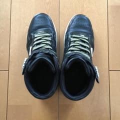 somethingスニーカーのサムネイル