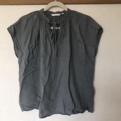 ユニクロ　フレンチスリーブ　トップスのサムネイル
