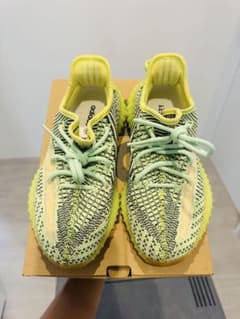 adidas YEEZY BOOST 350 V2 スニーカー 23cmのサムネイル