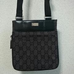 GUCCIショルダーポシェットのサムネイル