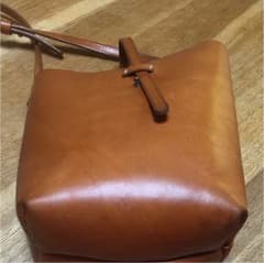 皮のショルダーバックのサムネイル