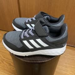 アディダス　キッズ　スニーカーのサムネイル