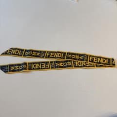 美品✨FENDI ROMA ラッピー スカーフ　ツイリー 美品✨FENDI ROMA ラッピー スカーフ ツイリー - メルカリ