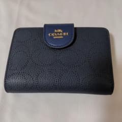 COACH　二つ折り財布のサムネイル