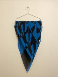 最終値下げ!! ISSEY MIYAKE me ブルー＆ブラック スカーフのみのサムネイル