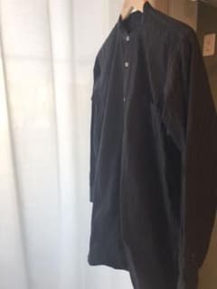 COMOLI バンドカラーシャツ ピンストライプのサムネイル
