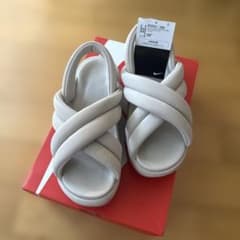 ☆NIKE ナイキ　エアマックス　アイラ　24cm サンダル　クリームのサムネイル