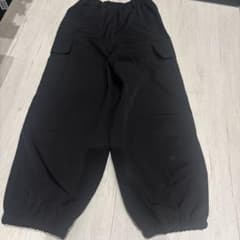 キッズ　カーゴパンツ黒１１５㌢〜１２５㌢のサムネイル