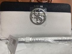 Guess Long walletのサムネイル