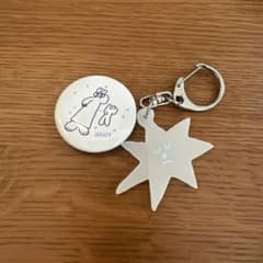 犬川家子（llnuit）」による、星の形キーホルダー - メルカリ