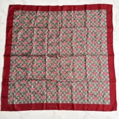 GUCCI グッチ GG柄 林檎柄 シルク100% 大判スカーフ 85×85 GUCCI グッチ GG柄 林檎柄 シルク100% 大判スカーフ 85×85 - メルカリ
