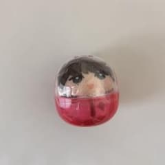 カプセルトイ キャラクター顔 赤のサムネイル