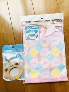 子ども　食事用エプロンと歯ブラシのサムネイル