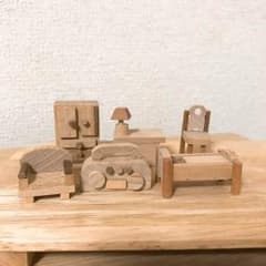 木のオブジェのサムネイル