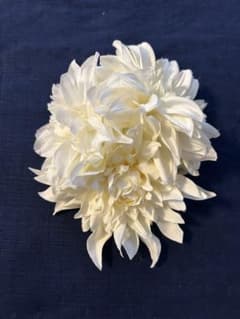 白い花の髪飾り2点セット　和装／洋装　結婚式・成人式・卒業式のサムネイル