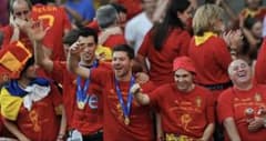アディダス サッカースペイン代表 2010 ワールドカップ優勝記念 シャツ