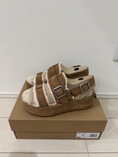UGG 厚底サンダルのサムネイル