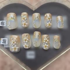 ネイルチップ フラワーデザイン ゴールドラメのサムネイル