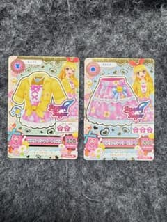 アイカツカード スプリングシャワーコーデ 2枚セット 星宮いちごのサムネイル