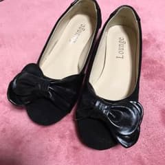黒 パンプス Sサイズ リボン ペタンコのサムネイル