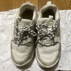 23.65 スニーカー　25cmのサムネイル