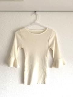 DHOLIC ラッフルスリーブスリムフィットニットTシのサムネイル
