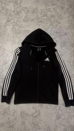 adidas ブラック フード付きパーカー 美品のサムネイル