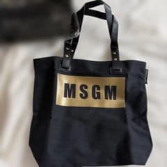 7*e様 MSGM トートバッグ ブラック ゴールドロゴ - メルカリ