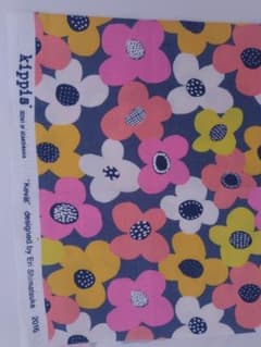 ハギレ　Kippis 花柄 綿生地 Kivet 2016のサムネイル