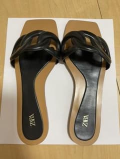 ZARA フラットサンダルのサムネイル