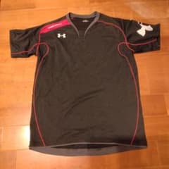 UNDER ARMOUR ブラック Tシャツのサムネイル