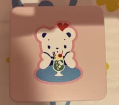 ファミリアみらい百貨店 LOVE＆PEACE クッキー缶 リアちゃん ピンク缶