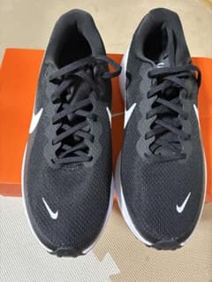 超美品！NIKE　スニーカー　Revolution8のサムネイル
