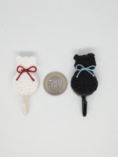 【ハンドメイド】ちんまり可愛い♪ ミニ猫モチーフの粘着フック 2個セットのサムネイル